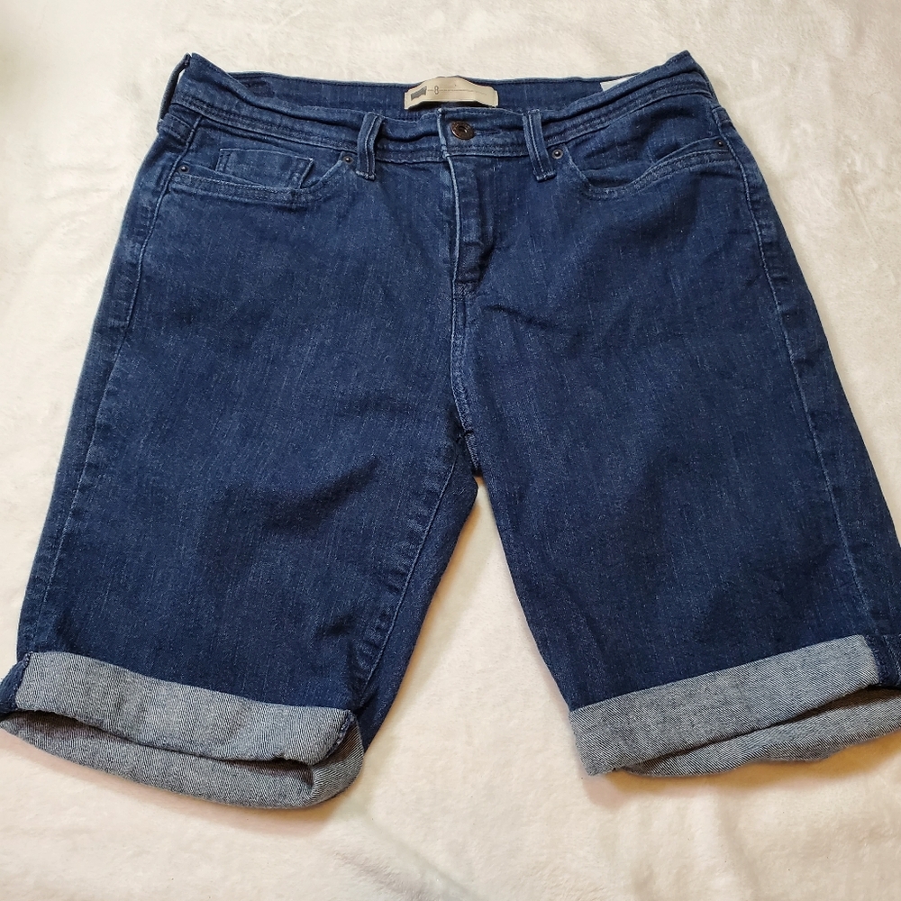 Levis Womens Medium Wash Denim Shorts‎ Stretch Roll Cuff Bermuda Length Size 8